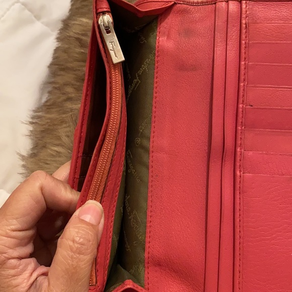 Salvatore Ferragamo pink wallet - Picture 3 of 6